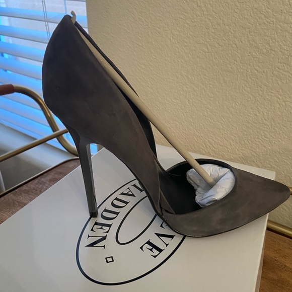 Gray suede heels - Picture 1 of 6